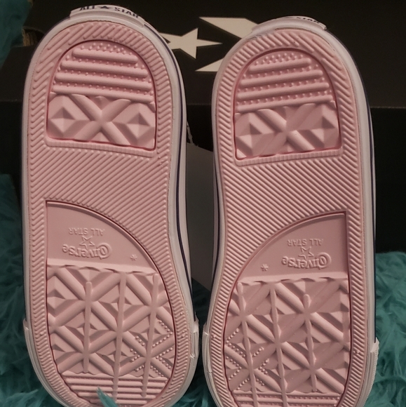 Converse - Picture 4 of 4